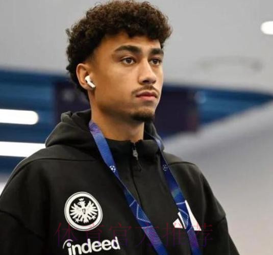 记者：皇马巴萨曼联有意22岁法兰克福后卫布朗